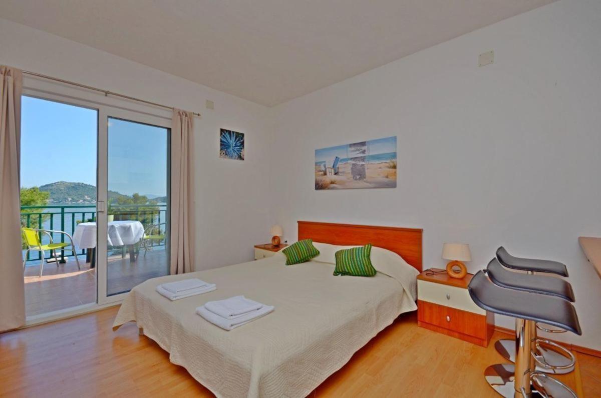 Apartments Luka Uble Exterior foto